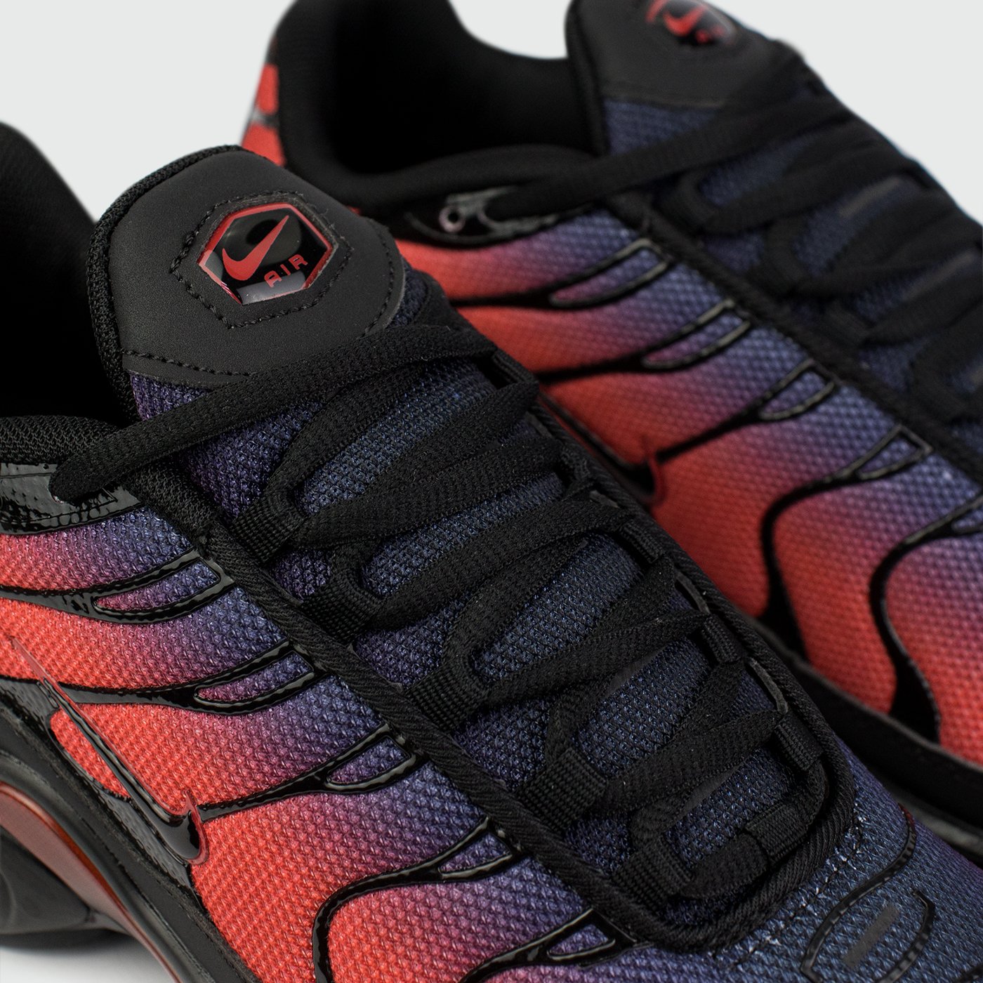 Nike air max plus mens black and red shop