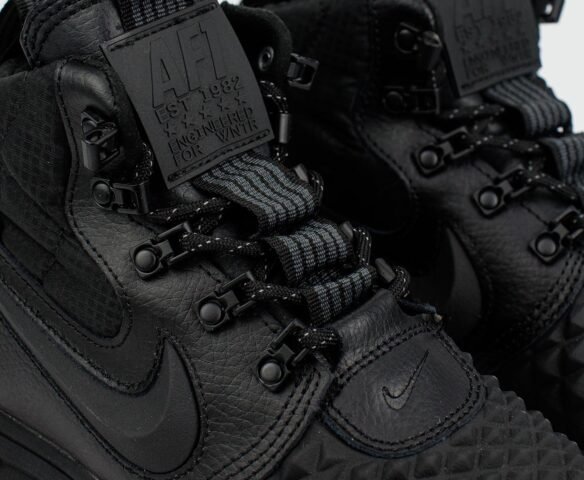 Nike duckboot 17 black sale